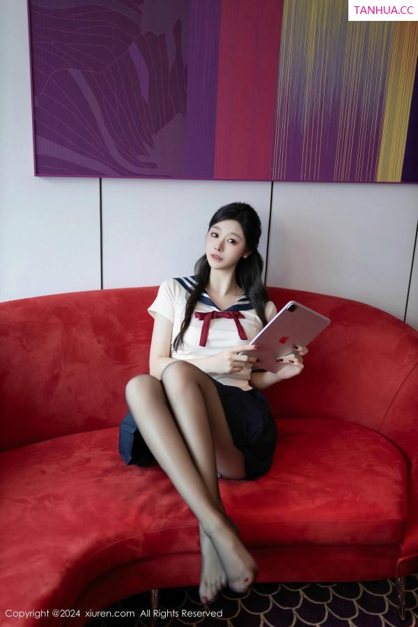 逗逗DouDou  [XiuRen]高清写真图 2024.11.29 No.9530 小逗逗 黑丝美腿第9张图片
